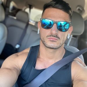 Meet your Posher, Alvaro